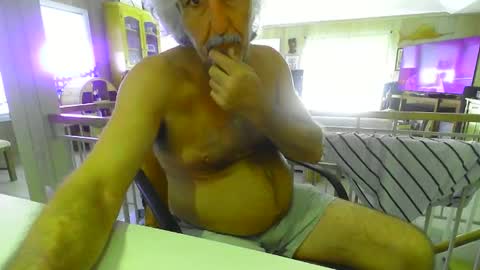 Snapshot of chuck354139 chatting on 6, 12, 2024 chuck354139 online show from 6, 12, 2024