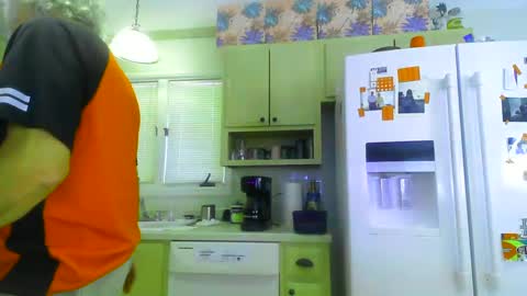 Snapshot of chuck354139 chatting on 2, 1, 2025 chuck354139 online show from 2, 1, 2025