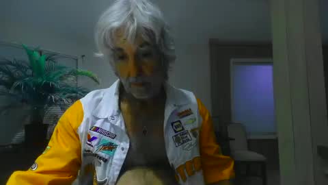 Snapshot of chuck354139 chatting on 5, 1, 2025 chuck354139 online show from 5, 1, 2025