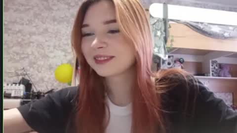 Snapshot of cicelylohry chatting on 21, 10, 2025 Hello Eva here Help me to make 100 thumbs up 333 online show from 21, 10, 2025