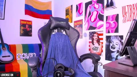 Snapshot of cinnamon_boyxxx chatting on 25, 12, 2024 David     Independent Model online show from 25, 12, 2024