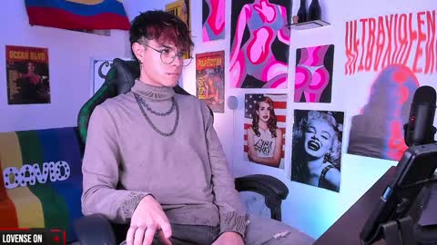 Snapshot of cinnamon_boyxxx chatting on 29, 12, 2024 David     Independent Model online show from 29, 12, 2024