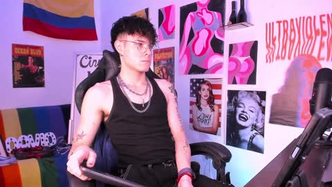 Snapshot of cinnamon_boyxxx chatting on 4, 2, 2025 David     Independent Model online show from 4, 2, 2025