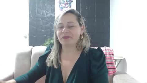cinthia1609 online show from 25, 2, 2025