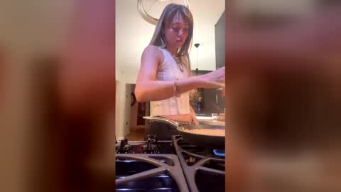 Snapshot of clairethompson01 chatting on 20, 12, 2025 Claire online show from 20, 12, 2025