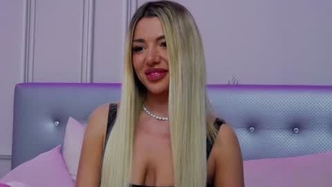 Snapshot of clarahazell chatting on 5, 1, 2025 ClaraHazel online show from 5, 1, 2025