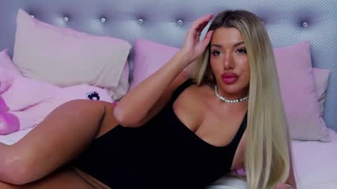 Snapshot of clarahazell chatting on 5, 1, 2025 ClaraHazel online show from 5, 1, 2025