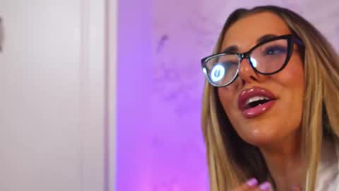 Snapshot of clarahazell chatting on 25, 9, 2025 ClaraHazel online show from 25, 9, 2025