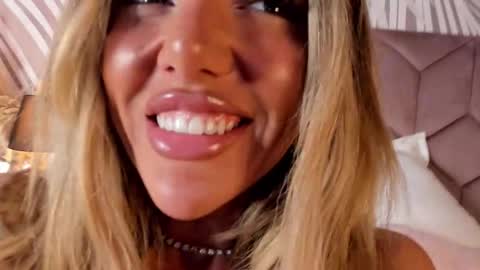 Snapshot of clarahazell chatting on 12, 10, 2025 ClaraHazel online show from 12, 10, 2025