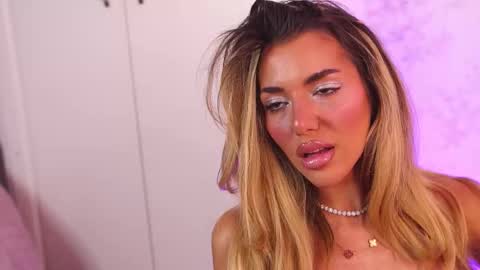 Snapshot of clarahazell chatting on 12, 11, 2025 ClaraHazel online show from 12, 11, 2025