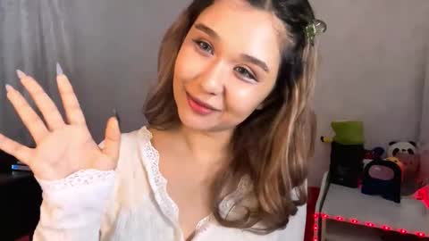 Snapshot of clary_cloud chatting on 20, 11, 2025 Lara online show from 20, 11, 2025