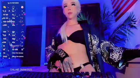 Snapshot of claudia_cooper chatting on 28, 9, 2025 online show from 28, 9, 2025