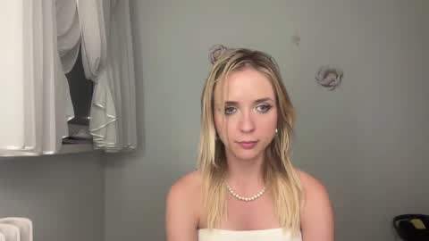 ClaudiaGold online show from 8, 9, 2025