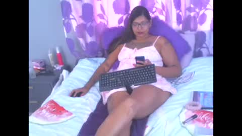claudine valencia online show from 24, 1, 2025