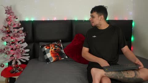 Snapshot of cleoanubis_ chatting on 1, 1, 2025 Girl Juliana and Federico online show from 1, 1, 2025