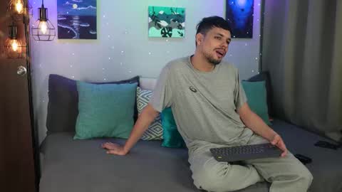 Snapshot of cleoanubis_ chatting on 10, 11, 2025 Girl Juliana and Federico online show from 10, 11, 2025