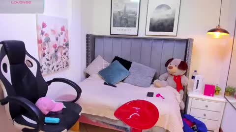 Snapshot of clhoe_johnson_ chatting on 8, 11, 2025 clhoe_johnson_ online show from 8, 11, 2025