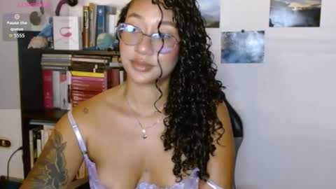 Snapshot of clitia_xx chatting on 6, 11, 2025 Clitia online show from 6, 11, 2025