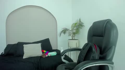 Snapshot of cloe_amazingg chatting on 15, 12, 2025 Cloe online show from 15, 12, 2025