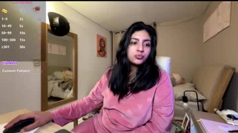 cloe small online show from 22, 11, 2025