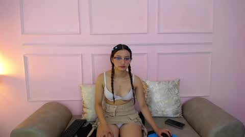 Cloe  online show from 14, 11, 2025