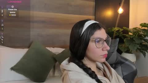 cloee20_ online show from 3, 2, 2026