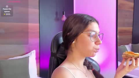 cloee20_ online show from 6, 2, 2026