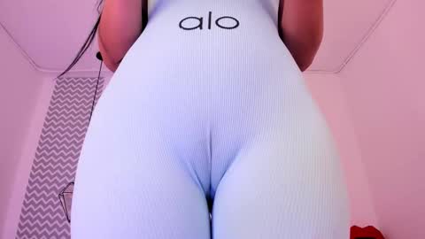 Snapshot of cloehonney chatting on 8, 3, 2026 cloe online show from 8, 3, 2026