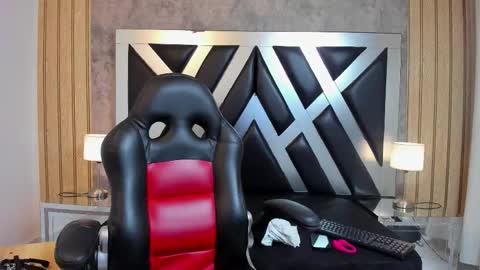 lady cloe person online show from 6, 1, 2026