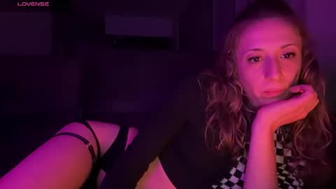 Snapshot of cloudeevee chatting on 16, 9, 2025 CloudEevee online show from 16, 9, 2025