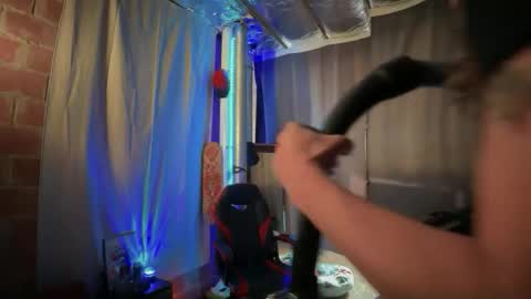 Snapshot of cloudeevee chatting on 28, 9, 2025 CloudEevee online show from 28, 9, 2025