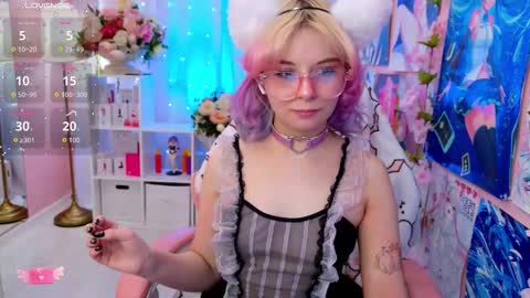 Snapshot of coconut_mia chatting on 15, 11, 2025 Mia online show from 15, 11, 2025