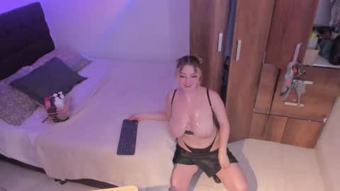 cocovolkovva online show from 21, 2, 2025