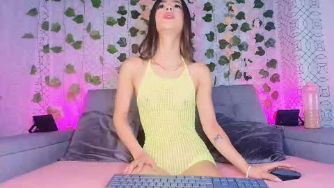 Snapshot of colett_hall chatting on 11, 10, 2025 colett online show from 11, 10, 2025