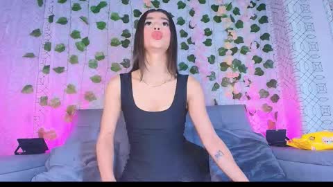 Snapshot of colett_hall chatting on 25, 10, 2025 colett online show from 25, 10, 2025