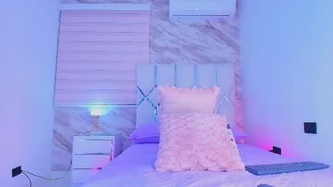 Snapshot of colett_hall chatting on 5, 11, 2025 colett online show from 5, 11, 2025