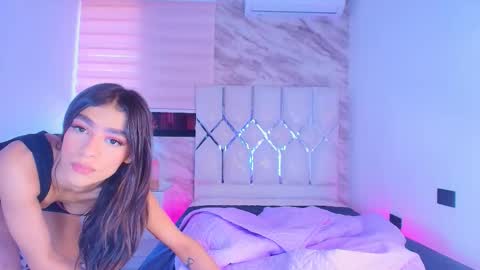 Snapshot of colett_hall chatting on 7, 11, 2025 colett online show from 7, 11, 2025