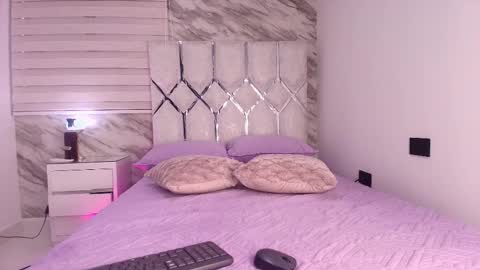 Snapshot of colett_hall chatting on 8, 11, 2025 colett online show from 8, 11, 2025