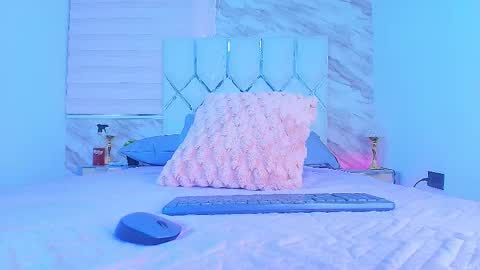 Snapshot of colett_hall chatting on 19, 11, 2025 colett online show from 19, 11, 2025