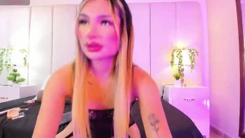 Snapshot of college_muscle_ass chatting on 15, 10, 2025 college_muscle_ass online show from 15, 10, 2025