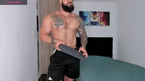 college_muscle_ass online show from 13, 1, 2026