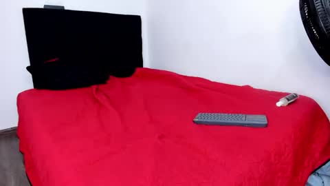 college_muscle_ass online show from 15, 3, 2026