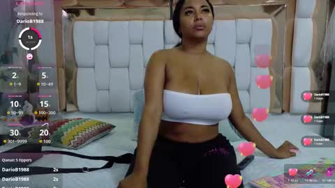 Snapshot of colombia_mommy_ chatting on 12, 10, 2025 GRETCHEN online show from 12, 10, 2025