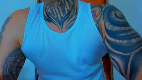 Snapshot of colombian_monster_cock chatting on 30, 10, 2025 camilo online show from 30, 10, 2025