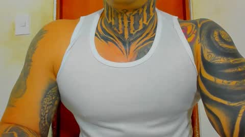 Snapshot of colombian_monster_cock chatting on 1, 11, 2025 camilo online show from 1, 11, 2025