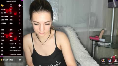 Snapshot of come_feel_me_ chatting on 17, 11, 2025 Mia online show from 17, 11, 2025