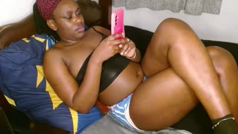 Snapshot of comicalcara chatting on 17, 11, 2025 Cara online show from 17, 11, 2025