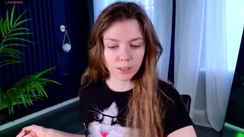 Polly online show from 5, 10, 2025
