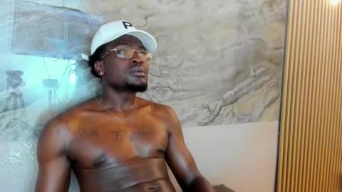 Snapshot of compton_01 chatting on 17, 10, 2025 COMPTON online show from 17, 10, 2025