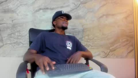 Snapshot of compton_01 chatting on 21, 10, 2025 COMPTON online show from 21, 10, 2025